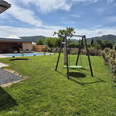 بيت للعطل En Aubrac Saint-Côme-dʼOlt